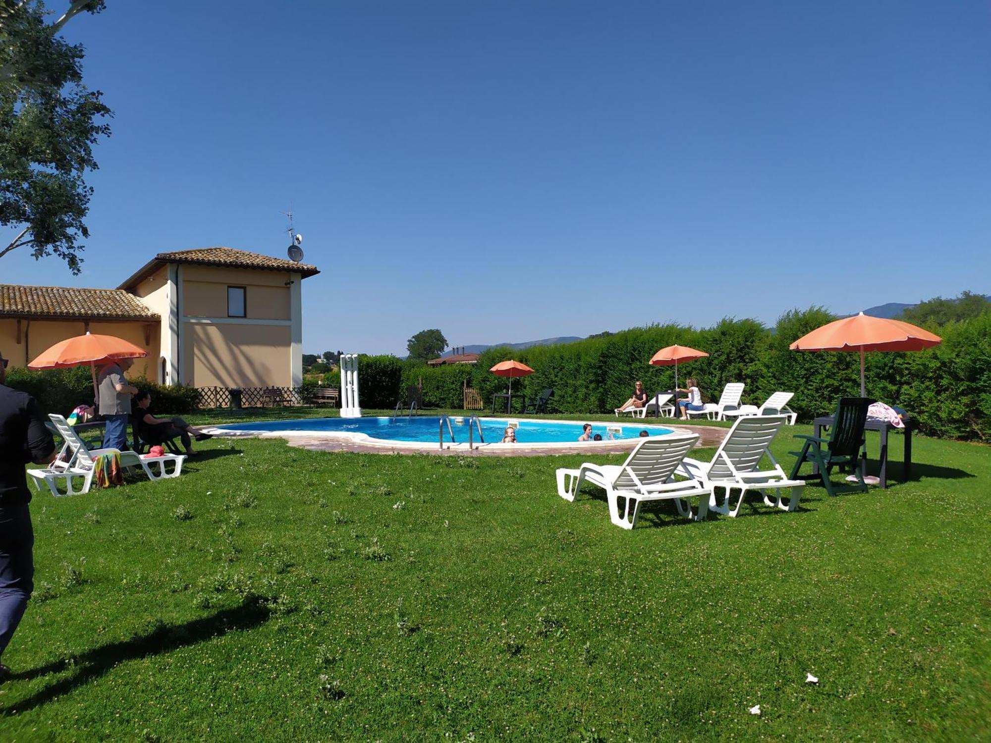 Hotel Villaggio Le Stelline Montefalco Exterior photo